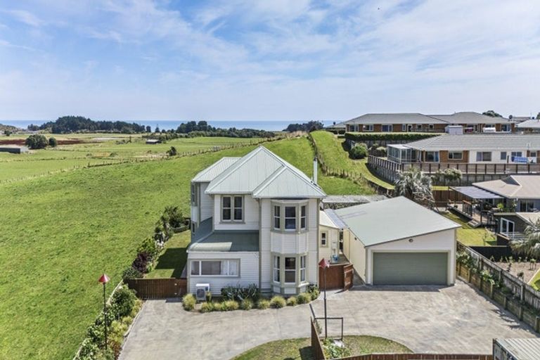 Photo of property in 30a Pohutukawa Place, Bell Block, New Plymouth, 4312