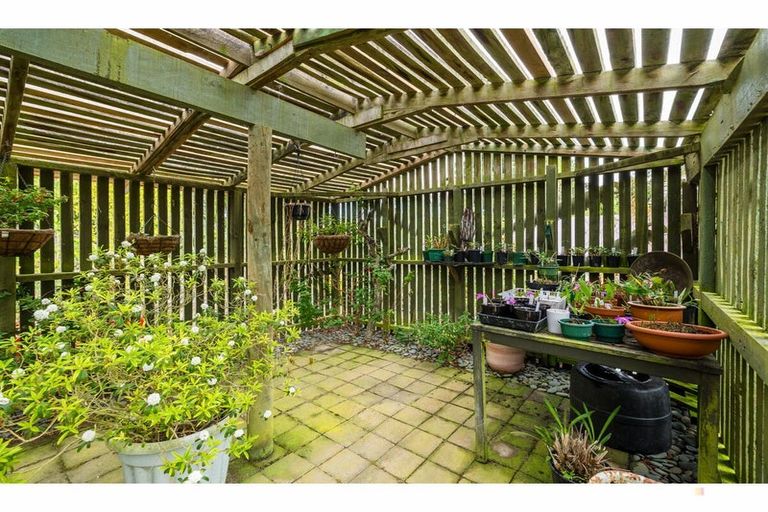 Photo of property in 92 Timaru Road, Waimate, 7924