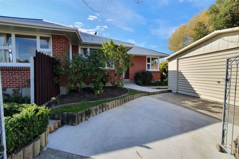 Photo of property in 1/44 Pinehurst Crescent, Russley, Christchurch, 8042
