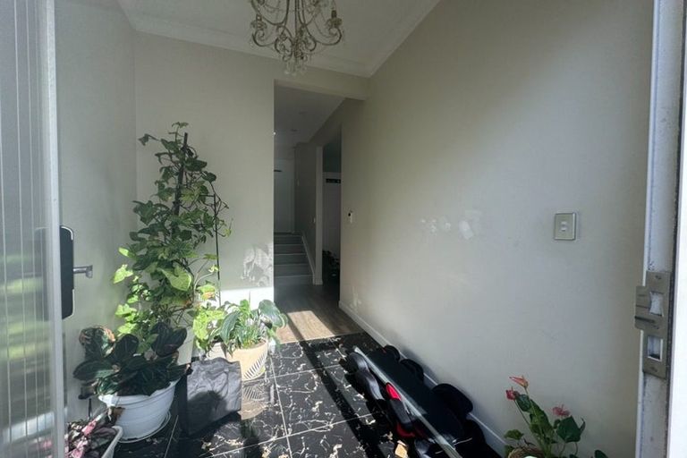 Photo of property in 517 East Coast Road, Murrays Bay, Auckland, 0630