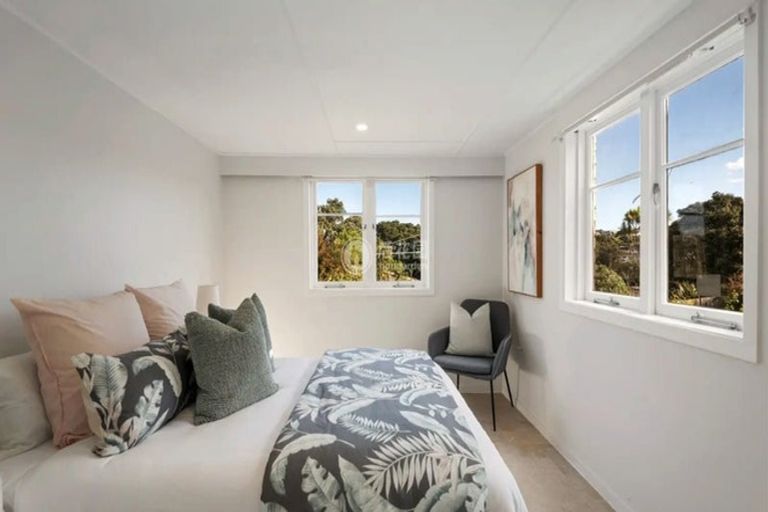 Photo of property in 5 Churchill Road, Murrays Bay, Auckland, 0630