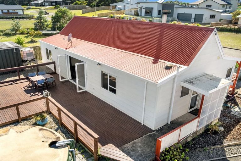 Photo of property in 10 Taonui Street, Waitarere Beach, Levin, 5510