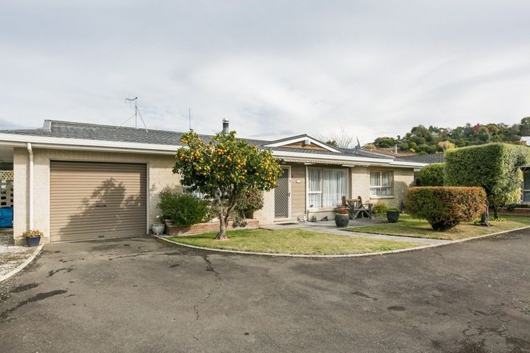 Photo of property in 2/17 Ngarimu Crescent, Taradale, Napier, 4112