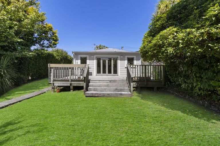 Photo of property in 8 Lewer Street, Karori, Wellington, 6012