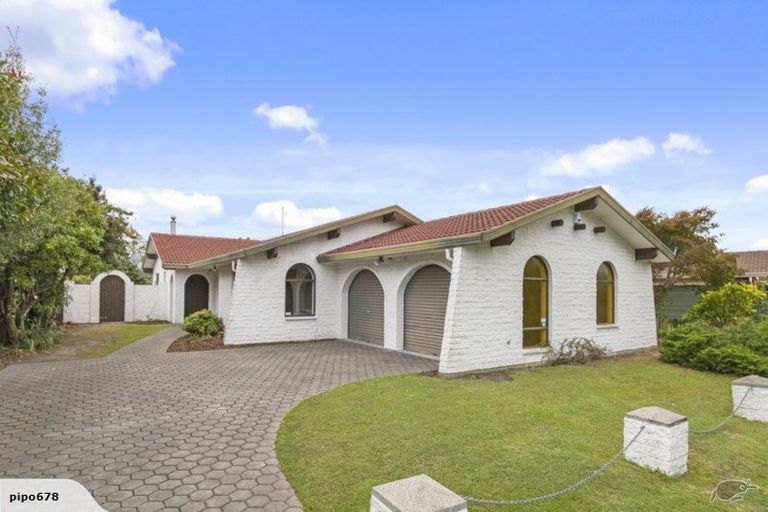 Photo of property in 28 Montclare Avenue, Ilam, Christchurch, 8041