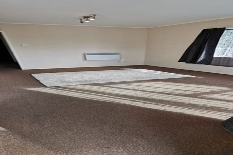 Photo of property in 2/5 Cairngorm Place, Highland Park, Auckland, 2010