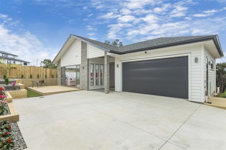 Photo of property in 120 San Valentino Drive, Henderson, Auckland, 0612
