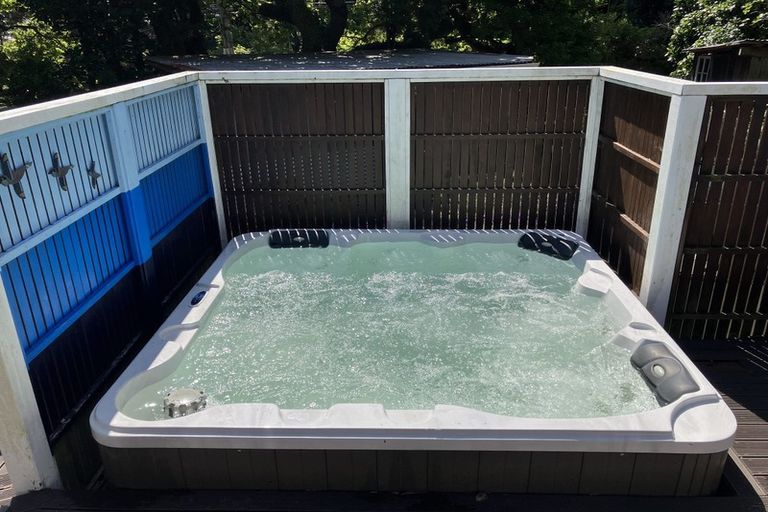 Photo of property in 8 Taungata Road, York Bay, Lower Hutt, 5013