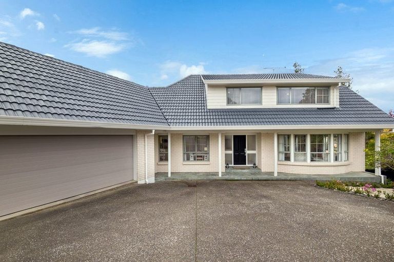 Photo of property in 44 Ravenstone Place, Chatswood, Auckland, 0626