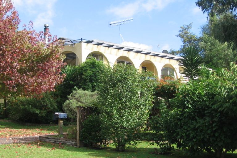 Photo of property in 29 Staincross Street, Green Bay, Auckland, 0604