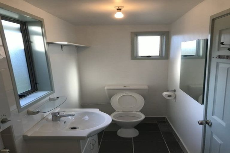 Photo of property in 16 Tiki Street, New Lynn, Auckland, 0600