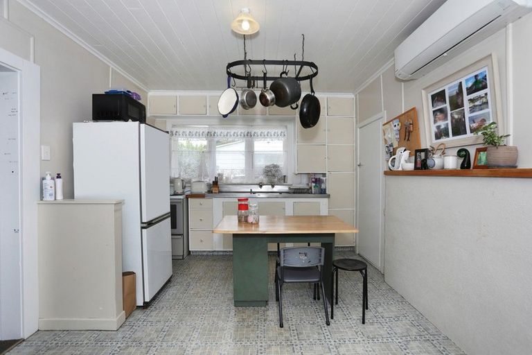 Photo of property in 18 Robert Street, Marton, 4710