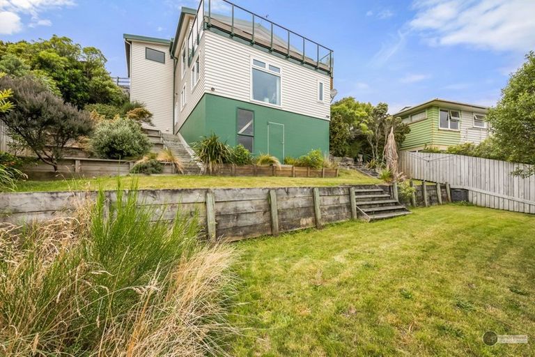Photo of property in 5 Honeysuckle Grove, Maungaraki, Lower Hutt, 5010