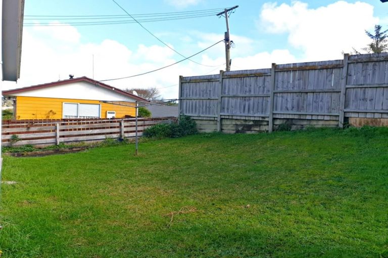 Photo of property in 2/52 Makora Road, Massey, Auckland, 0614