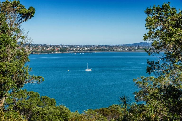 Photo of property in 16 Tizard Road, Birkenhead, Auckland, 0626