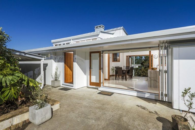 Photo of property in 16 Tizard Road, Birkenhead, Auckland, 0626