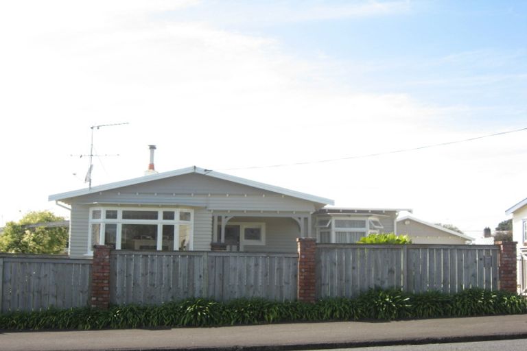 Photo of property in 13 Morley Street, New Plymouth, 4310