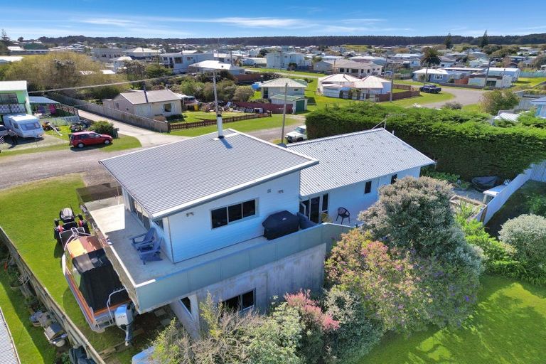 Photo of property in 18 Robbie Street, Foxton Beach, Foxton, 4815