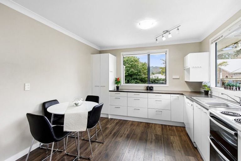 Photo of property in 2/7 Norana Road, Maoribank, Upper Hutt, 5018