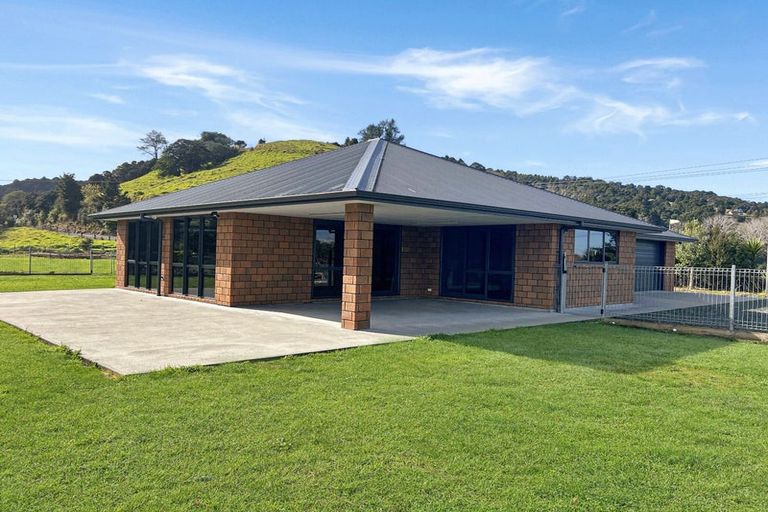 Photo of property in 5 Waikaraka Road, Tamaterau, Whangarei, 0174