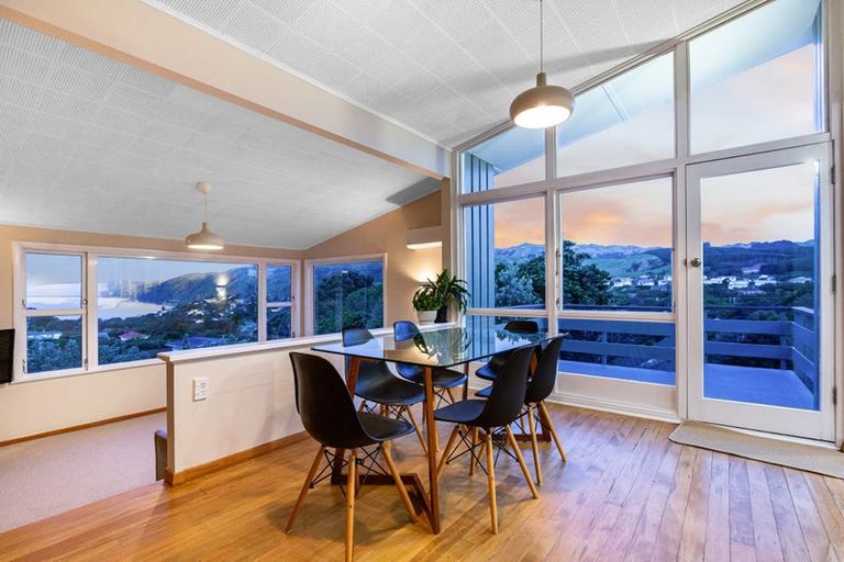 Photo of property in 2 Raroa Place, Pukerua Bay, 5026