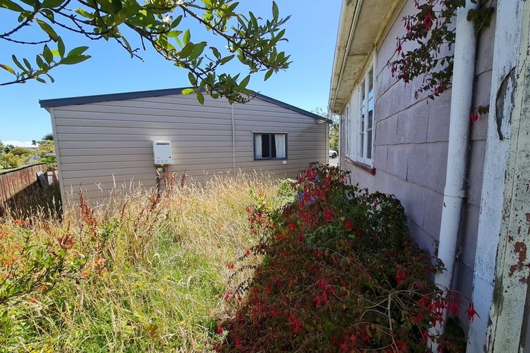 Photo of property in 32 Luff Place, Westport, 7825