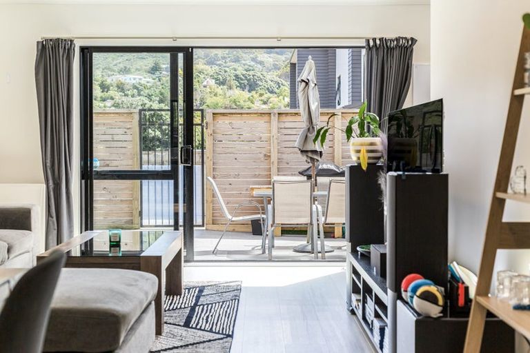 Photo of property in 7/9 Surrey Street, Tawa, Wellington, 5028