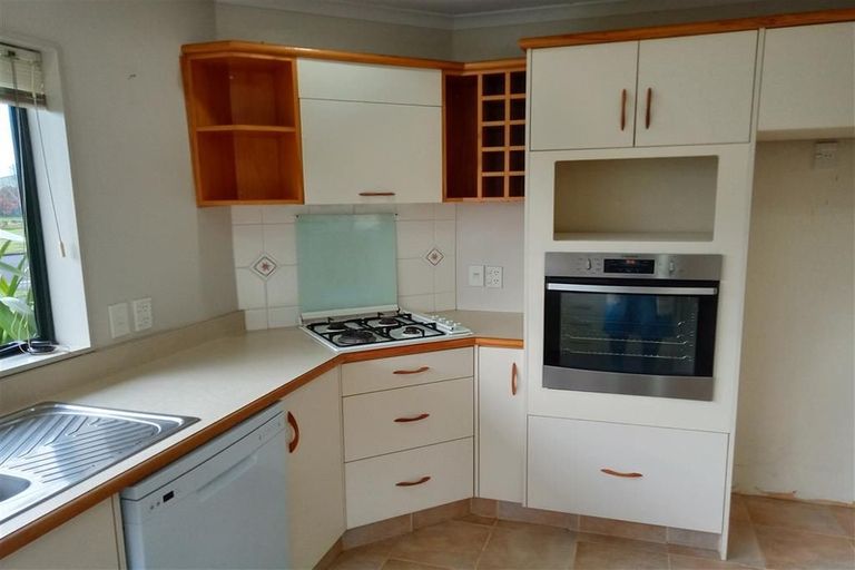 Photo of property in 33 Admiral Crescent, Flagstaff, Hamilton, 3210