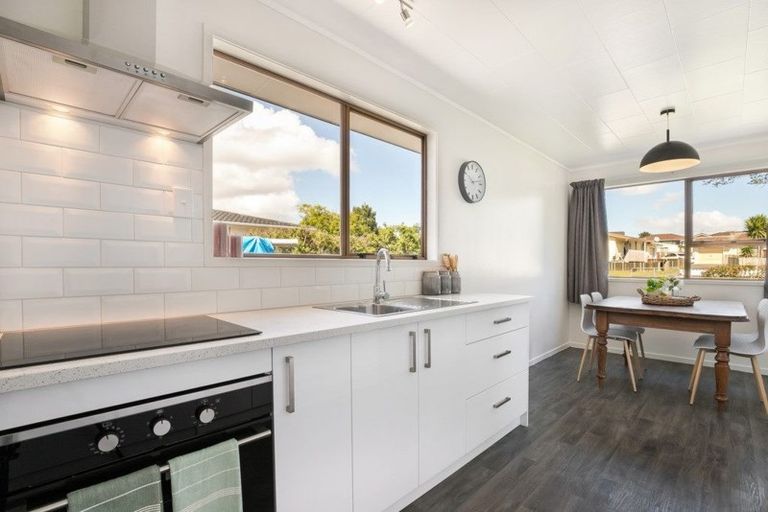 Photo of property in 72 Boundary Road, Clover Park, Auckland, 2019