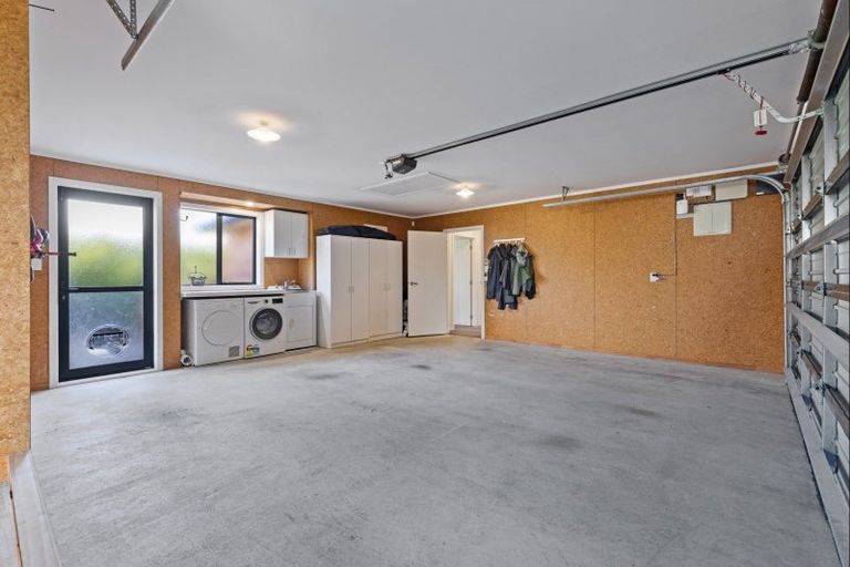 Photo of property in 31 Chestnut Close, Kelvin Grove, Palmerston North, 4414