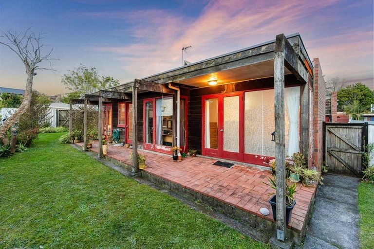 Photo of property in 41 Fitzherbert Avenue, West Harbour, Auckland, 0618