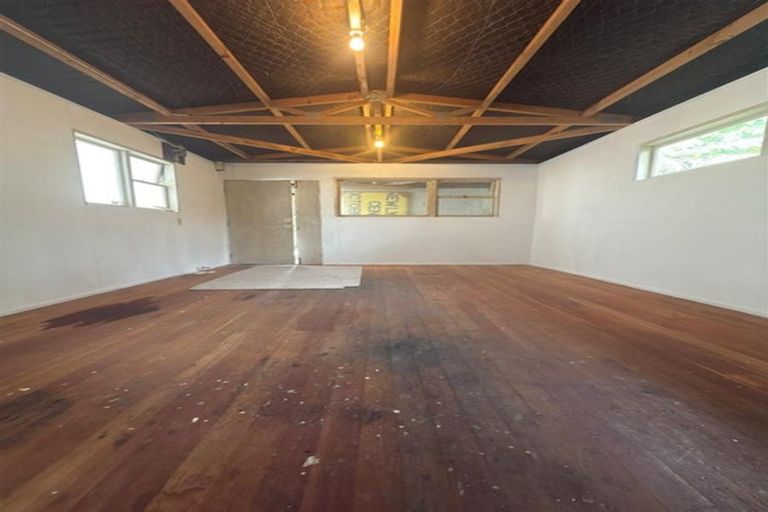 Photo of property in 208 Godley Road, Titirangi, Auckland, 0604