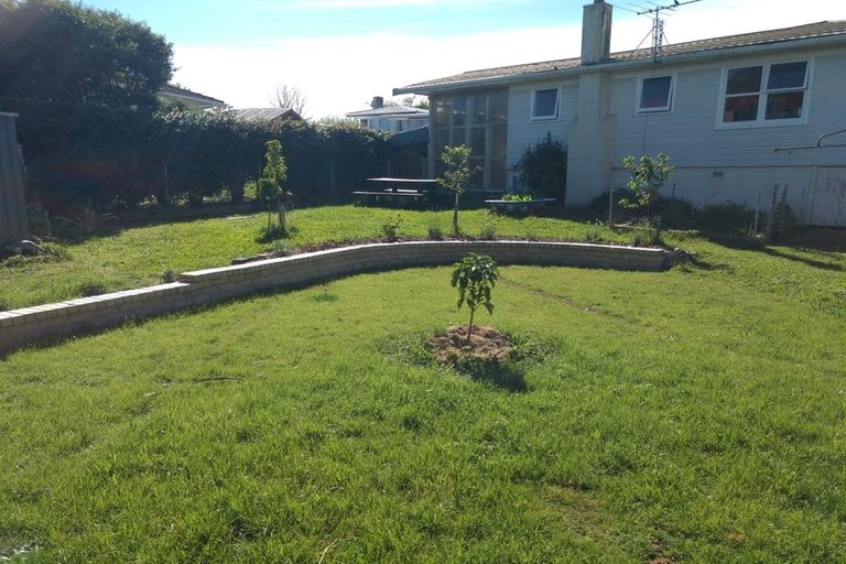 Photo of property in 38 Kelkirk Street, Kelston, Auckland, 0602