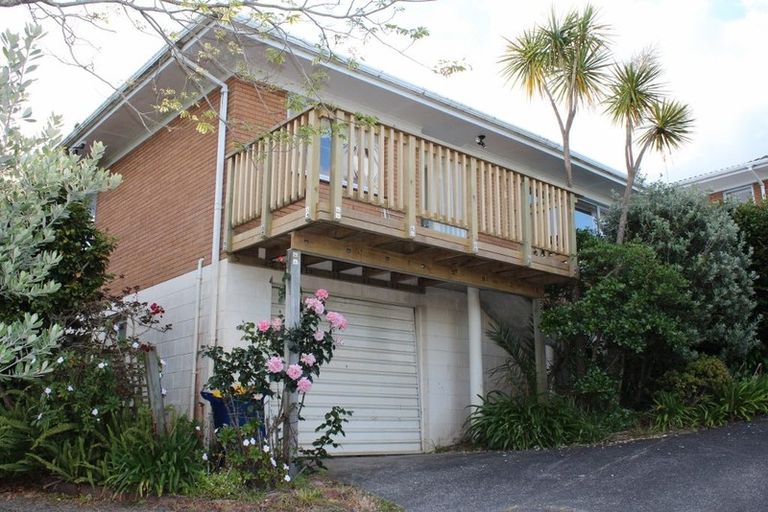 Photo of property in 1/64 Hebron Road, Waiake, Auckland, 0630