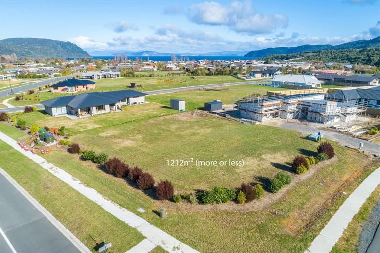 Photo of property in 1 Kahikatea Drive, Kinloch, Taupo, 3377