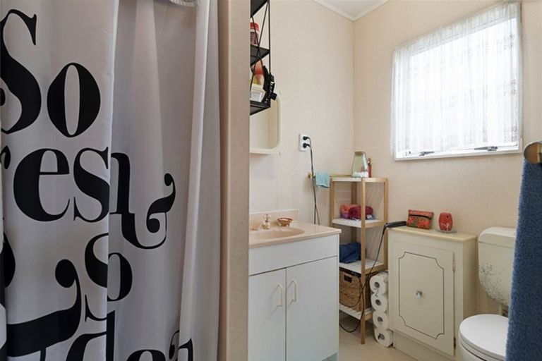 Photo of property in 28 Glynnbrooke Street, Te Atatu South, Auckland, 0610