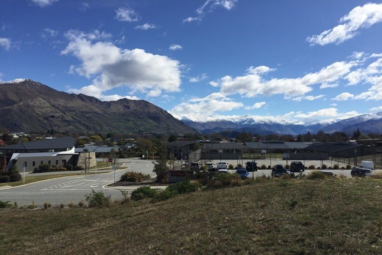 Photo of property in 16 Tuke Lane, Wanaka, 9305