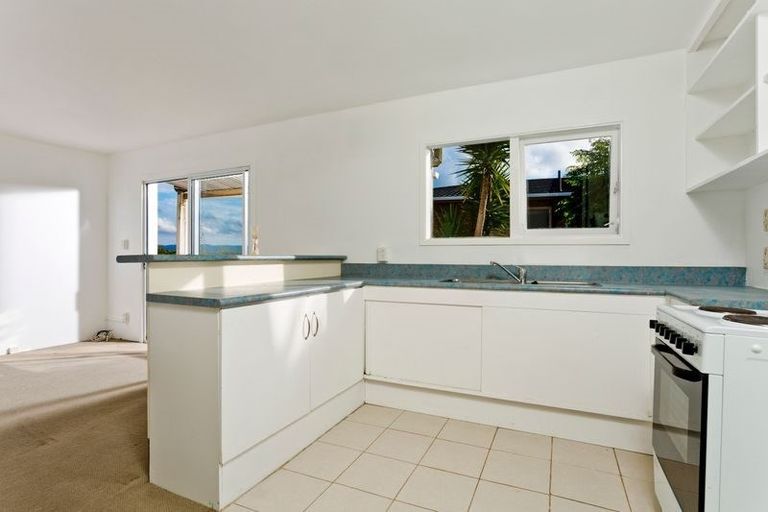 Photo of property in 2/20 Pemberton Avenue, Bayview, Auckland, 0629