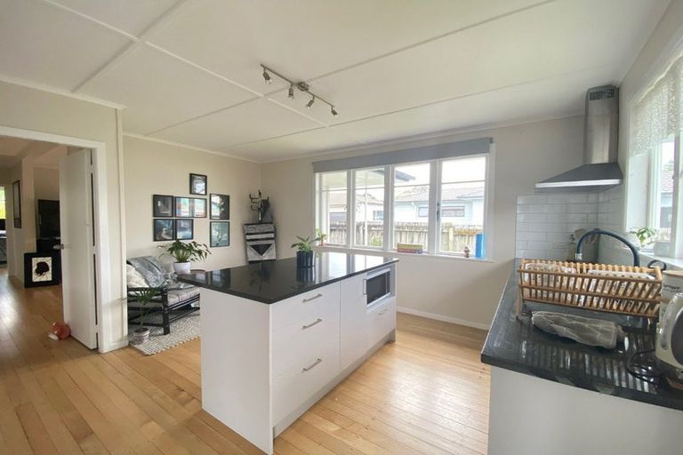 Photo of property in 37 Harrington Road, Henderson, Auckland, 0610