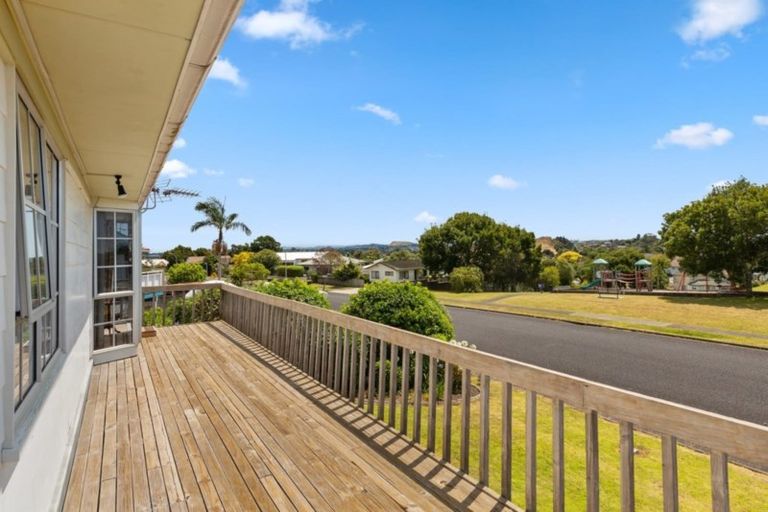 Photo of property in 40 Marendellas Drive, Bucklands Beach, Auckland, 2014