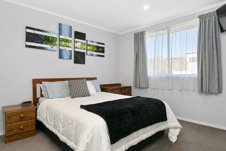 Photo of property in 11 Besley Place, Acacia Bay, Taupo, 3330