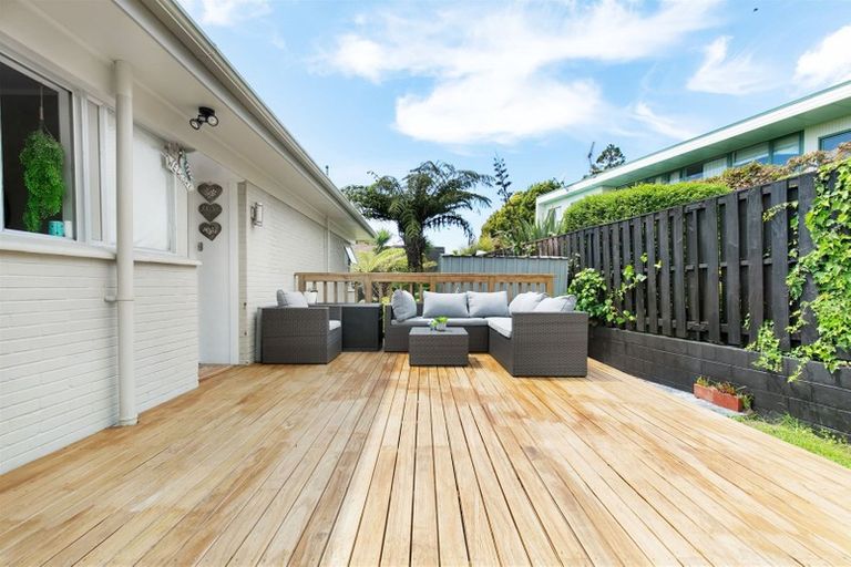 Photo of property in 1/11 Charles Dickens Drive, Mellons Bay, Auckland, 2014