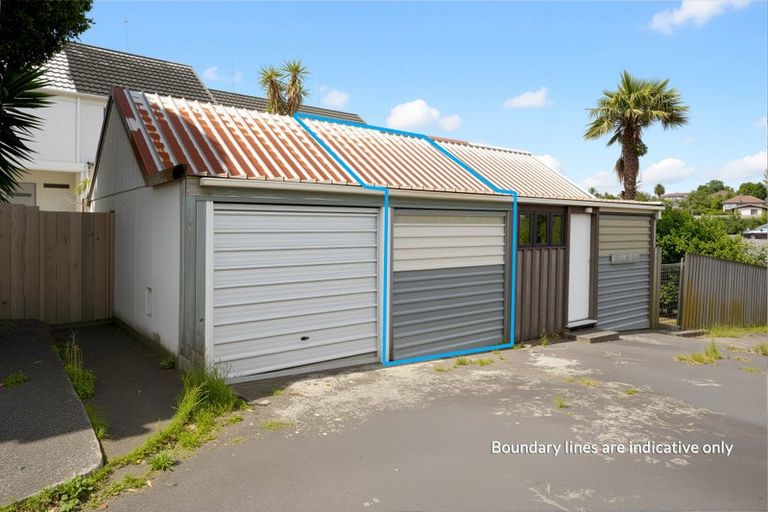 Photo of property in 5/106 West Coast Road, Glen Eden, Auckland, 0602