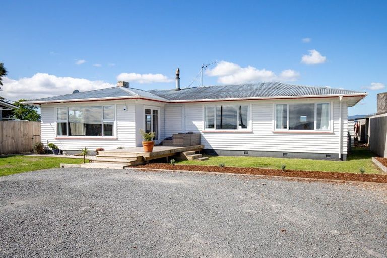 Photo of property in 104 Pipiroa Road, Ngatea, 3503