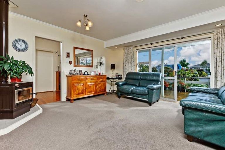 Photo of property in 65 Pupuke Road, Birkenhead, Auckland, 0627