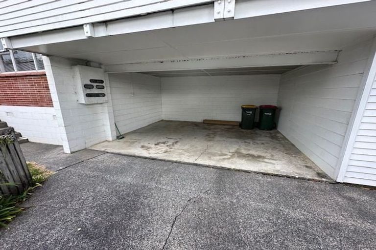 Photo of property in 1/33 Castor Bay Road, Castor Bay, Auckland, 0620