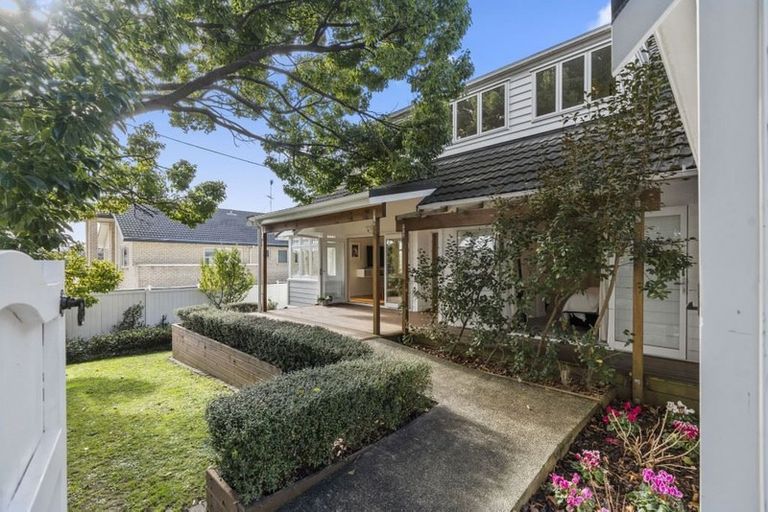 Photo of property in 16a Fenwick Avenue, Milford, Auckland, 0620