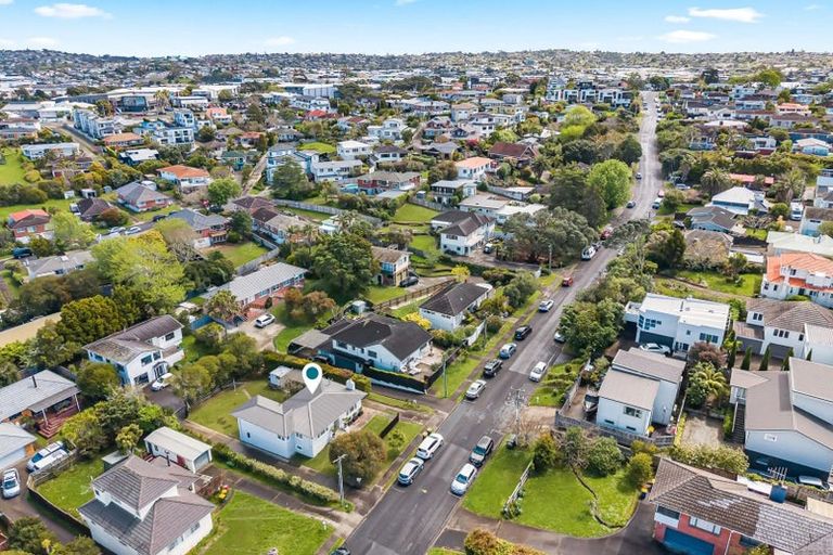 Photo of property in 14 Belmont Terrace, Milford, Auckland, 0620