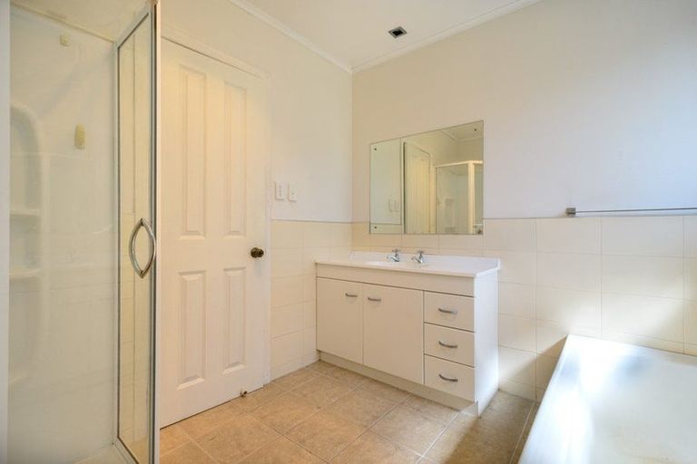 Photo of property in 6 Palmer Avenue, Glen Eden, Auckland, 0602