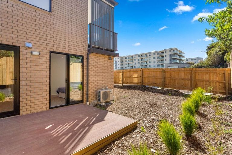 Photo of property in 9 Rosedale Road, Pinehill, Auckland, 0632